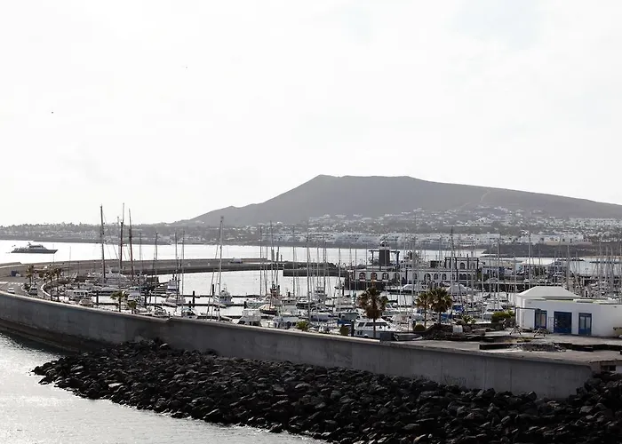 Yaku Wayra Charter Botel