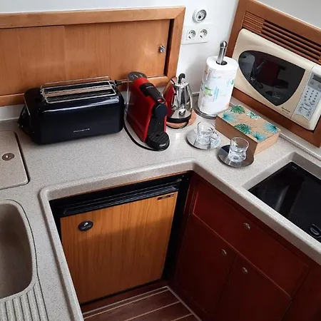 Yaku Wayra Charter Playa Blanca