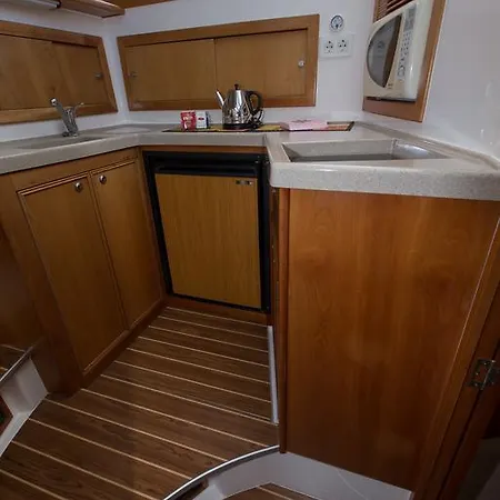 Tekne Yaku Wayra Charter Playa Blanca