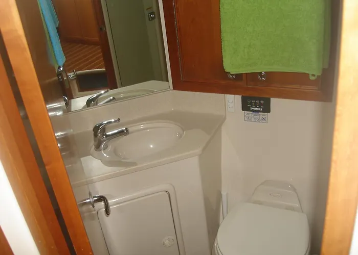 Bådhotel Yaku Wayra Charter *