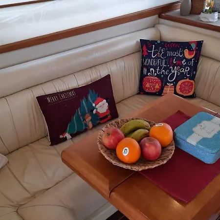 Yaku Wayra Charter Ботель *