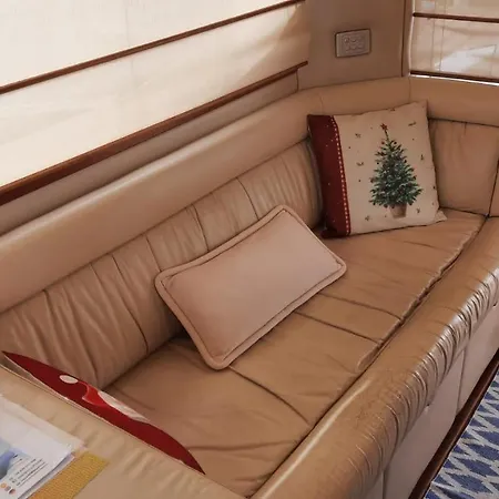 Yaku Wayra Charter Ботель *