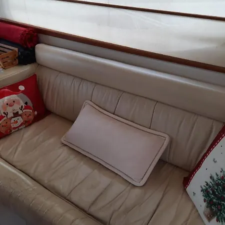 Ботель Yaku Wayra Charter *