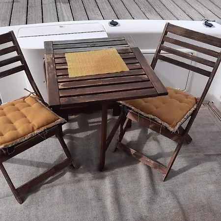 Yaku Wayra Charter Ботель *