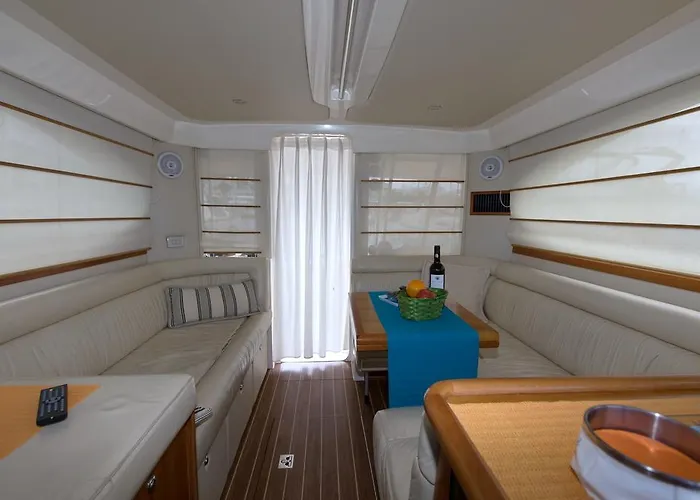 Yaku Wayra Charter 플라야블랑카