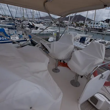 보트호텔 Yaku Wayra Charter