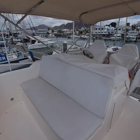 Yaku Wayra Charter Playa Blanca