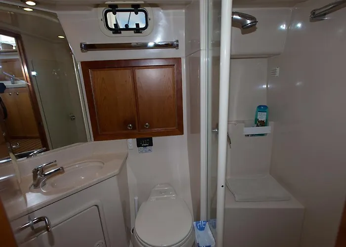 Yaku Wayra Charter Hotel na wodzie *